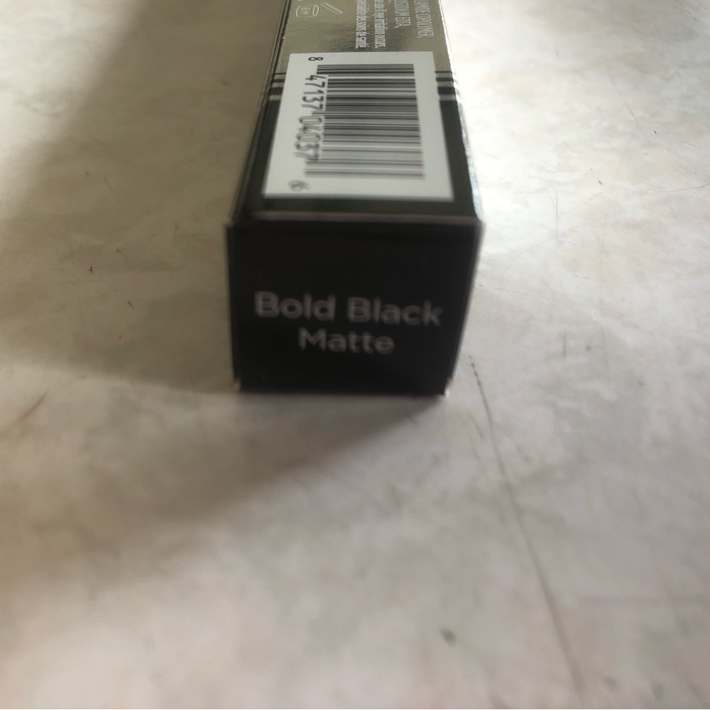 On point PUR waterproof liquid eyeliner pen. Bold black matte. - Picture 5 of 5